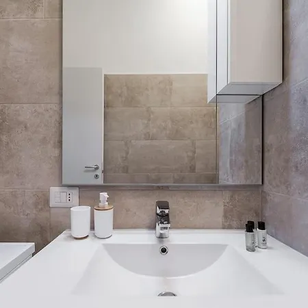 Linate Airport Elegant Suite,tram 1 Minute Away Lejlighed Milano