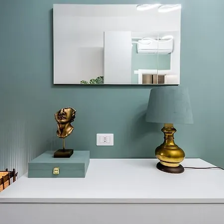 Daire Linate Airport Elegant Suite,tram 1 Minute Away Milano