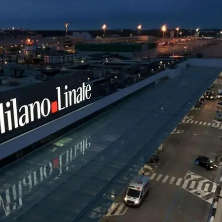Linate Airport Elegant Suite,tram 1 Minute Away Milano